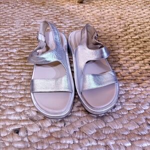 Vionic Leather Madera Slingback Sandals Sz 8